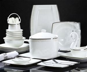 Service de table en porcelaine de style européen, 60 pièces, en porcelaine fine, motif romantique argenté, avec kit de tasses – Tendance Ins - Product Image 6