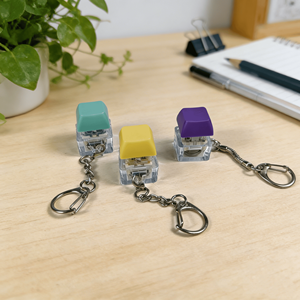 Llavero con figura de PVC para teclado mecánico, antiestrés, regalo fidget - Product Image 3