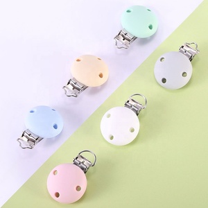Clips de seguridad reutilizables para chupete, soporte para chupete, venta al por mayor, silicona, sin BPA, 0-12 meses, recién nacido - Product Image 2