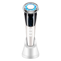 Masseur facial pour usage domestique, combine la fonction lumineuse avec le massage, soutient un soin complet du visage au quotidien.