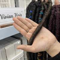 Capelli Sintetici Vivian Hair all'Ingrosso, Dreadlocks con Linea Colorata, Faux Locs, Estensioni per Capelli Intrecciati all'Uncinetto, Trecce Sintetiche