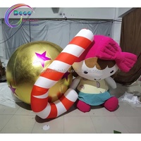 Ensemble de décorations de Noël gonflables géantes avec canne en sucre, boule dorée et mascotte fille pour centre commercial