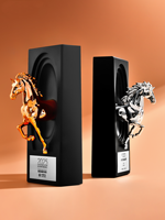 Nouveau Trophée Créatif en Résine Cheval 2026 – Trophée en Résine Or, Argent, Cuivre pour Employé Exceptionnel Réunion Annuelle