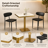 Ensemble de mobilier de restaurant moderne : Table en pierre frittée avec base en métal doré et chaises en PU noir pour café, hôtel, usage commercial