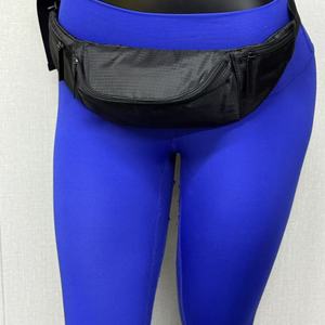 Riñonera de viaje de nailon Premium de 8 pulgadas, bandolera negra reutilizable para mujer, bolsos de pecho con estampado de letras y logotipo - Product Image 4