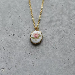 Collar con Colgante de Oro Rosa con Diseño Floral Vintage para Regalo, Diseño Personalizado, Acero Inoxidable, Collar Antiguo - Product Image 2