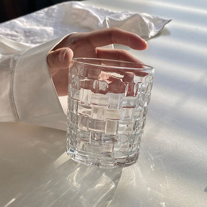 أكواب زجاجية منقوشة سعة 250 مل و300 مل للماء والعصير والمشروبات والبيرة بقاعدة ثقيلة - Product Image 6
