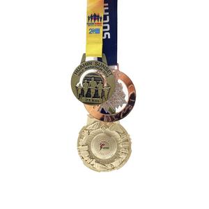 เหรียญสังกะสีอัลลอยสีเงินสีบรอนซ์โลหะสีทองดีไซน์แบบกำหนดเองสำหรับเล่นกีฬามาราธอน - Product Image 5