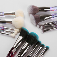 Lot de 10 pinceaux de maquillage de luxe en gros, poils synthétiques, manche en cristal diamant, ensemble professionnel pour le correcteur