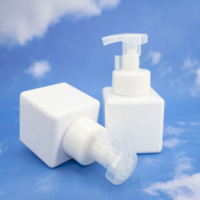 Distributeur carré de mousse du fabricant de 250ml, bouteille de pompe en PETG blanche, emballage cosmétique en plastique en vrac pour shampooing désinfectant pour les mains