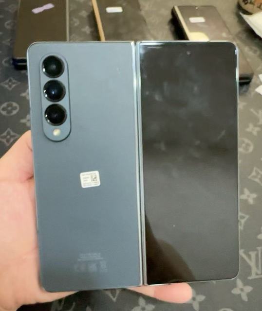 High-end Fold4 Large-screen Smart 5G Phone with Android 12 and 256/512 GB Storage.