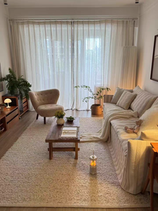 Poltrona da Salotto di Design Nordico Little <span class=keywords><strong>Petra</strong></span> con Gambe in Legno, Poltrona Sherpa in Pelle di Pecora - Product Image 1