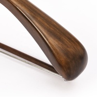 Cintres en bois classiques avec logo personnalisé, livraison rapide en 15 jours, barre pour pantalon, cintre multifonctionnel de luxe pour costume, pour garde-robe, salon