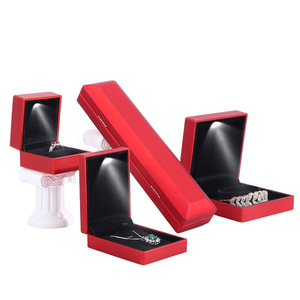 Portagioie <span class=keywords><strong>con</strong></span> LOGO a colori personalizzati a LED <span class=keywords><strong>con</strong></span> <span class=keywords><strong>anello</strong></span> di <span class=keywords><strong>luce</strong></span> e <span class=keywords><strong>anello</strong></span> <span class=keywords><strong>con</strong></span> bracciale portagioie <span class=keywords><strong>con</strong></span> <span class=keywords><strong>luce</strong></span> - Product Image 4