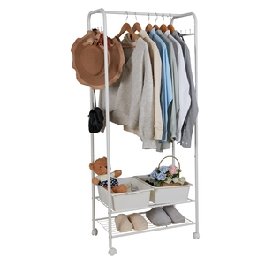 Estante de ropa de metal Unho: riel colgante de ropa con estante de almacenamiento, estante de ropa independiente, armario con percha de tela con ruedas - Product Image 1