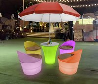Ensemble de table et de chaises de salle à manger d'extérieur en plastique léger, durable et imperméable, pour café et restaurant