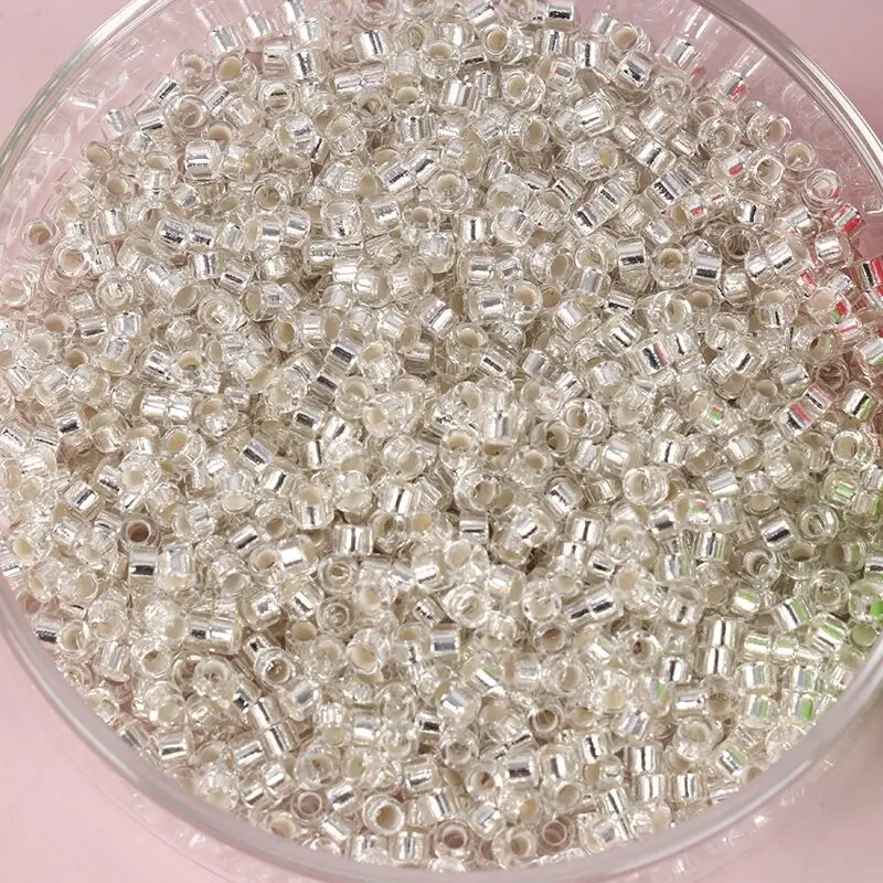 Perles de broderie en verre de haute qualité de 2mm en gros d'usine pour les perles de machine à broder en tissu