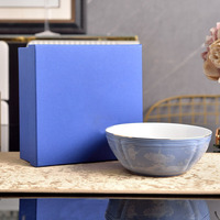 Service de table en céramique bleu floral de luxe avec bordure dorée, assiettes, bols, tasses, théière et vases en porcelaine pour une dégustation et une décoration élégantes