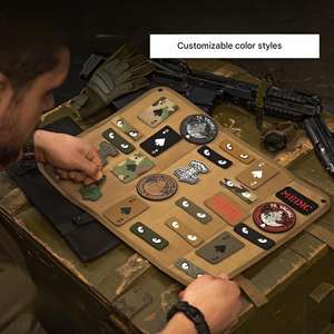 Badges œil de démon phosphorescents en gros avec fermetures Velcro pour chapeaux tactiques d'extérieur et sacs à dos en matériau réfléchissant - Product Image 4