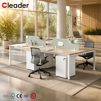 Poste de travail de bureau moderne pour 4 personnes face à face avec écran de séparation acoustique en tissu et armoire de rangement mobile