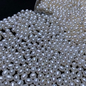 Collar de perlas sueltas de alto brillo, collar de perlas cultivadas con forma de arroz redondo de 5-6,5mm con medio perforado - Product Image 5