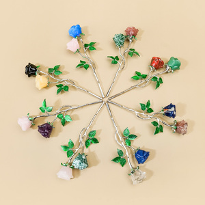 Ornement en cristal naturel sculpté en forme <span class=keywords><strong>de</strong></span> <span class=keywords><strong>rose</strong></span> à double tête, <span class=keywords><strong>rose</strong></span> en cristal avec feuilles vertes pour la décoration <span class=keywords><strong>de</strong></span> la maison - Product Image 6