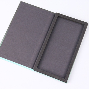 Caja de Embalaje para Relojes de Lujo Reciclable con Logotipo en Lámina Dorada, Tapa Magnética Abatible, Tamaño Personalizable, Caja de Cartón Hecha a Mano para Joyería - Product Image 1