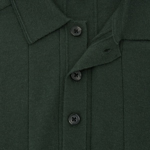 Maglione <span class=keywords><strong>Polo</strong></span> da <span class=keywords><strong>Uomo</strong></span> Contemporaneo in <span class=keywords><strong>Lana</strong></span> Merino Verde Scuro, Senza Tempo, con Maniche Raglan a Costine Larghe e Mezza Abbottonatura - Product Image 6