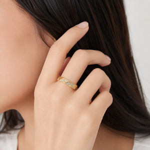 Anillo Triangular de Circonio en Acero Inoxidable con Baño de Oro de 14K - Product Image 5