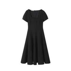Robe évasée pour femmes grandes tailles, col carré, manches courtes, couleur unie noire, design à panneaux N9244 - Product Image 1