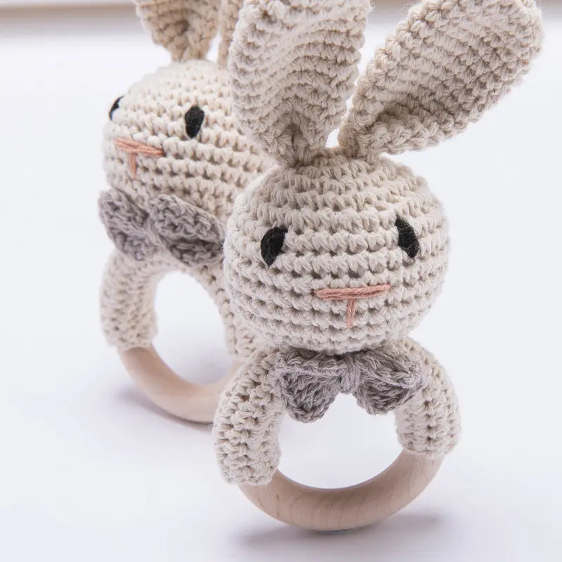 Mới Đến Vừa Phải Giá Crochet Màu Be Bunny Rattle Gỗ Crochet Teether Rattle