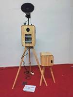 Kustomisasi Warna Kaki Lipat Dua Sisi iPad Kayu Photo Booth DSLR iPad untuk Pernikahan Layar Sentuh Selfie Booth Printer