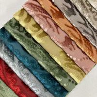 Vente en gros de tissu d'ameublement en fil polyester chenille rouge velours tissé Tissus teints pour la maison Textiles Décoration de canapé Tissu en microfibre
