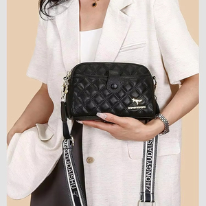 กระเป๋าสะพายข้างลำลองสำหรับผู้หญิงรุ่นใหม่ พร้อมช่องใส่เหรียญและช่องใส่ของหลายช่อง ทำจากหนังปักลายหนังวัว - Product Image 1