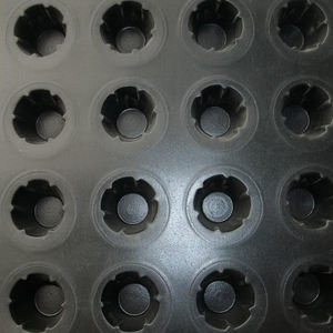 Membrane alvéolée en PEHD pour drainage des cavités, solution de drainage géosynthétique imperméabilisante - Product Image 1