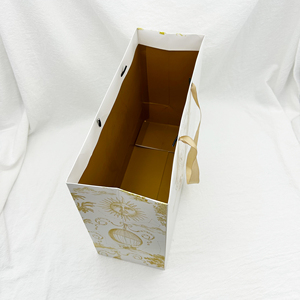 Sacs shopping en papier couché blanc avec poignée en ruban et logo personnalisé, avec estampage à chaud pour les marques de vêtements de mode - Product Image 6