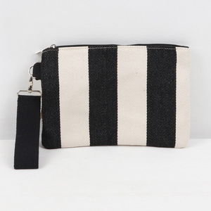 Pochette da Sera Boston <span class=keywords><strong>Bianca</strong></span> <span class=keywords><strong>e</strong></span> <span class=keywords><strong>Nera</strong></span> per Donna, Portamonete <span class=keywords><strong>e</strong></span> Porta Telefono, 1-1.9L, in Poliestere, Chiusura a Scatto, Piccola - Product Image 1