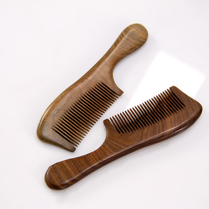 Peignes <span class=keywords><strong>à</strong></span> dents fines <span class=keywords><strong>en</strong></span> <span class=keywords><strong>bois</strong></span> de santal naturel pour le soin des <span class=keywords><strong>cheveux</strong></span>, peigne de coiffure <span class=keywords><strong>en</strong></span> <span class=keywords><strong>bois</strong></span> massif sculpté - Product Image 4