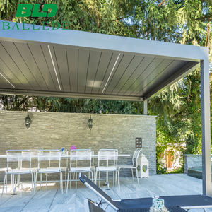Pergola bioclimatique motorisée en aluminium avec lames orientables imperméables et réglables, blanche avec pare-soleil - Product Image 4