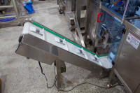 Machine d'emballage de sachets Doypack à fermeture éclair pour pâtes à sushi, pain, pains vapeur, boulettes, samosas, gâteaux, siomai, rouleaux de printemps