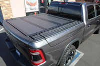 Couverture de benne rigide enroulable, pliable en trois parties, étanche, à verrouillage manuel, en aluminium, pour camionnettes 4x4 - Compatible avec Dodge Ram Ford Ran