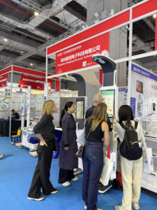 Body Fat and <strong>Muscle</strong> Scale with 24-Inch LCD Display Steel Plate Construction 0.1kg Accuracy - Product Image 2