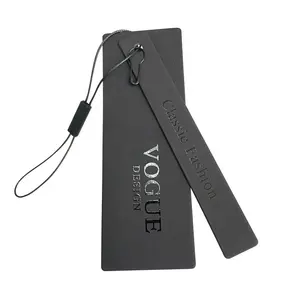 Ökologisch-freundlich niedriges MOQ Logo-Luxuskleidung-Zubehör kundenspezifisches Fliegentrad plastik-Swing-Tags geprägter UV-Druck hängende Papiertags