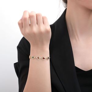 สร้อยข้อมือประดับดอกไม้ทำจากโลหะผสมสังกะสีของขวัญสำหรับแหล่งกำเนิดของยีวู - Product Image 2