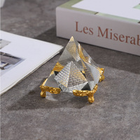 Fabrik-Großhandel 3D Pyramiden-Themen-Dekorationen Lasergravierte Transparente Kristallglas-Tischdekorationen