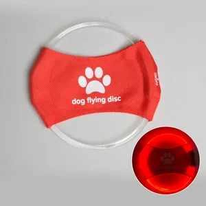 Personalizza Logo animali domestici giocattoli Flash Light USB ricaricabile Flying Outdoor Pet Toy Training disco volante in plastica