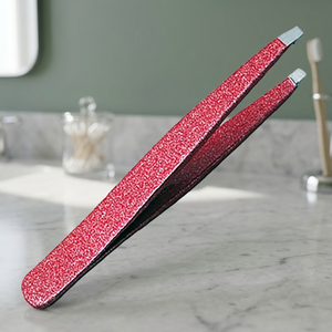 แหนบดึงขนคิ้วสแตนเลสสตีลขนาดเล็ก รุ่น ASAP 1 Count Mini Slant Tweezer สีชมพูนีออนและสีเขียว ปลายแหลม เป็นมิตรกับสิ่งแวดล้อม ผลิตจากปากีสถาน - Product Image 2