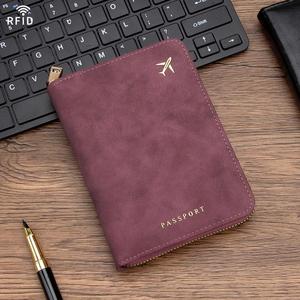 Porte-passeport en cuir PU avec logo personnalisé - Portefeuille de voyage épais et coloré pour passeport et cartes, idéal pour les cadeaux promotionnels - Product Image 2
