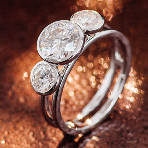 Três Pedra Homens Moissanite Anéis De Casamento Moldura Definir Dois Anéis Combinados Em 10k Ouro Branco Da China - Product Image 2