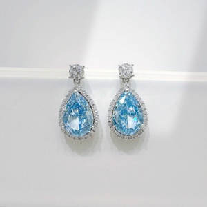 Boucles d'oreilles clous en argent sterling 925 personnalisées, motif fleur, zircon, strass bleu, or 18 carats, CZ, pour femme, idéales pour les fêtes et mariages - Product Image 4